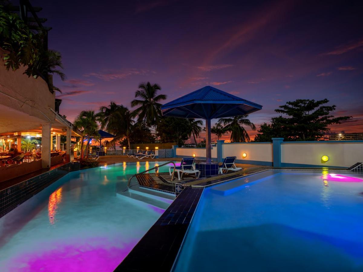 The Atrium Beach Resort And Spa, Ascend Hotel Collection シンプソン・ベイ エクステリア 写真