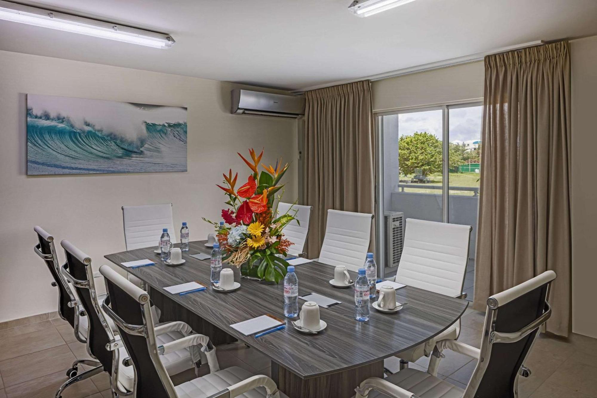 The Atrium Beach Resort And Spa, Ascend Hotel Collection シンプソン・ベイ エクステリア 写真