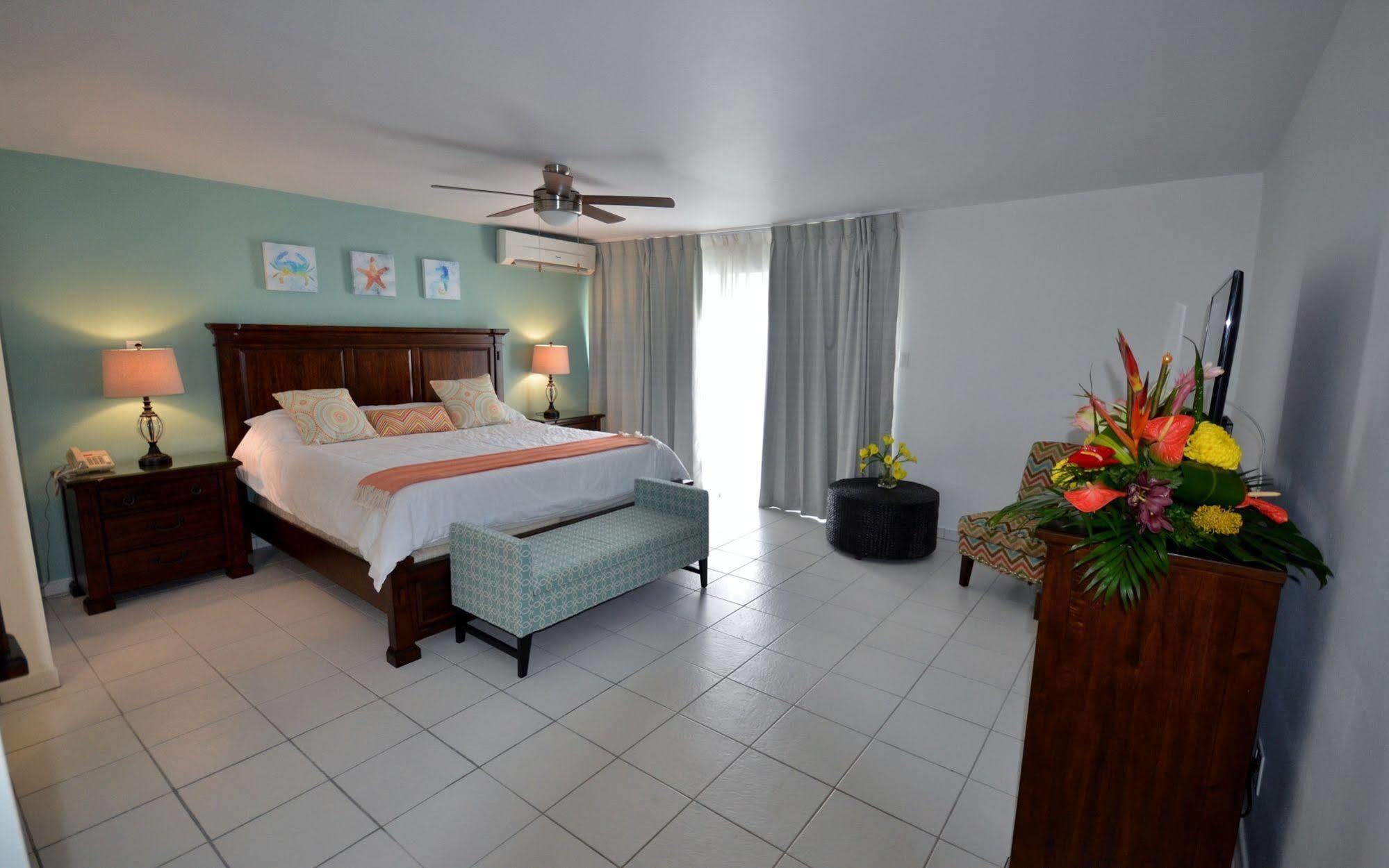 The Atrium Beach Resort And Spa, Ascend Hotel Collection シンプソン・ベイ エクステリア 写真